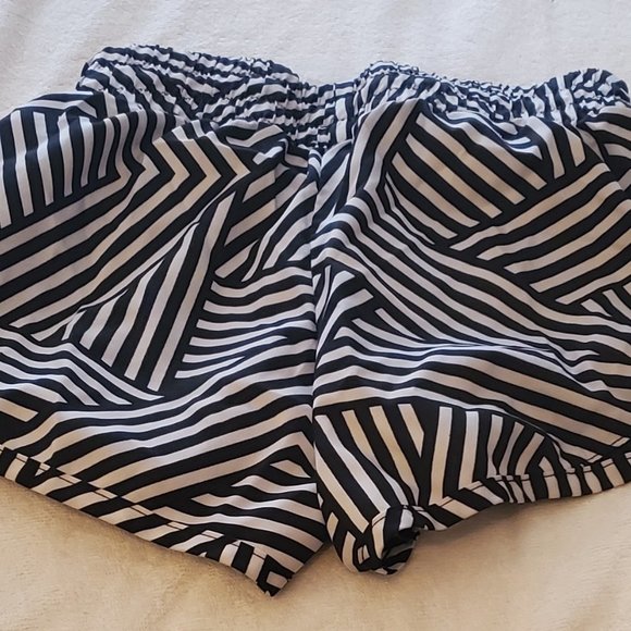 Athletics Works Girl's Zebra Print Shorts Size 6 - Picture 2 of 2